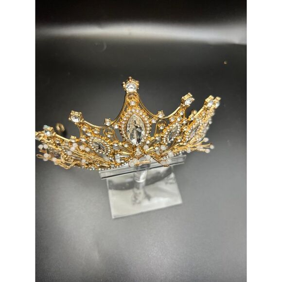 Gold and Crystal Tiara - Picture 4 of 7